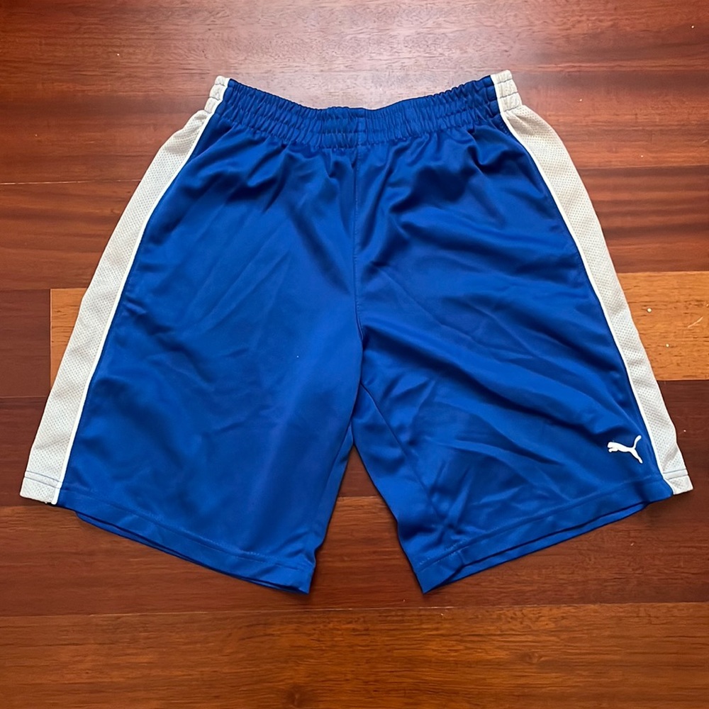 Puma basketball shorts! Blue size M.